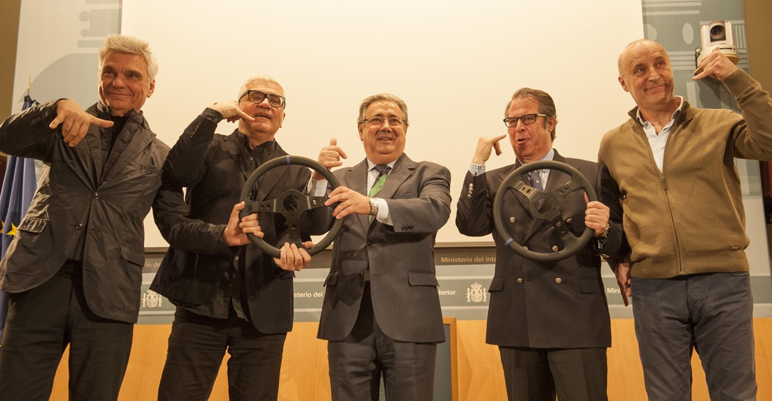 El ministro del Interior presenta una nueva campaña de sensibilización sobre el uso del móvil al volante